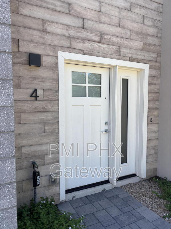 Primary Photo - 430 W 7th St