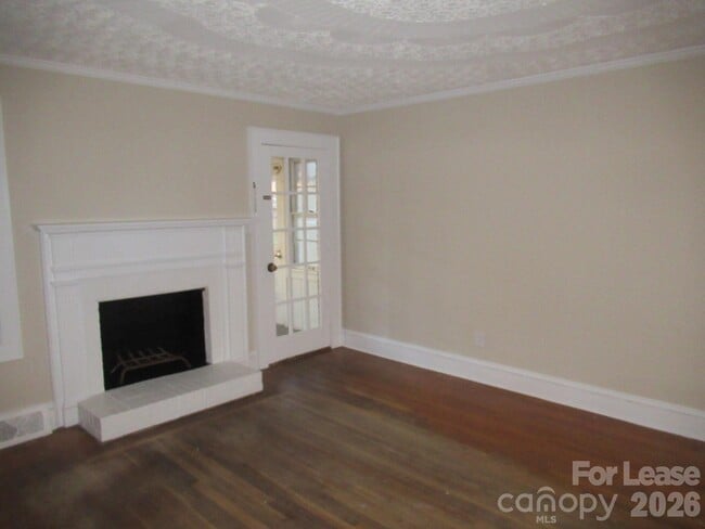 Building Photo - 505 S Cedar St