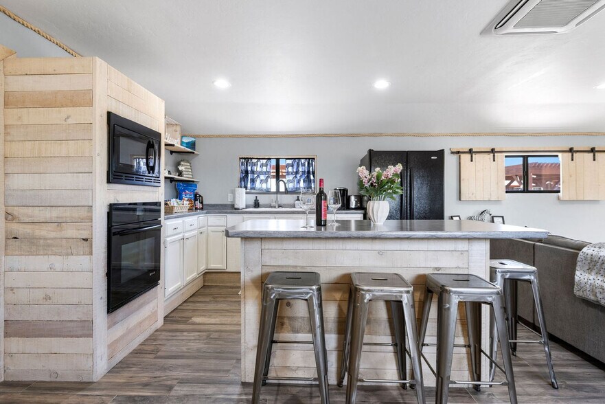 Building Photo - 7625 N Williamson Valley Rd