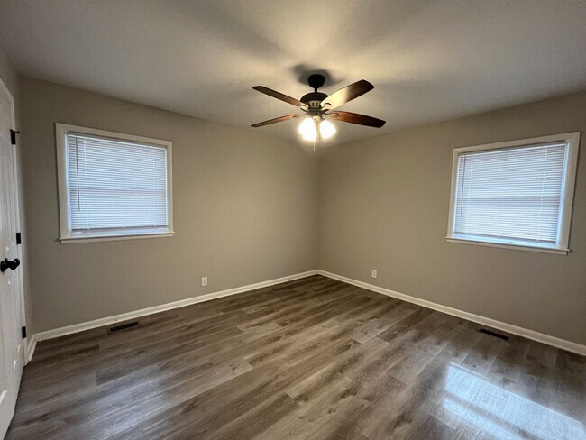 Building Photo - Great 2 Bed 1 Bath Home in South Nashville with Bonus 3rd Room or Office!