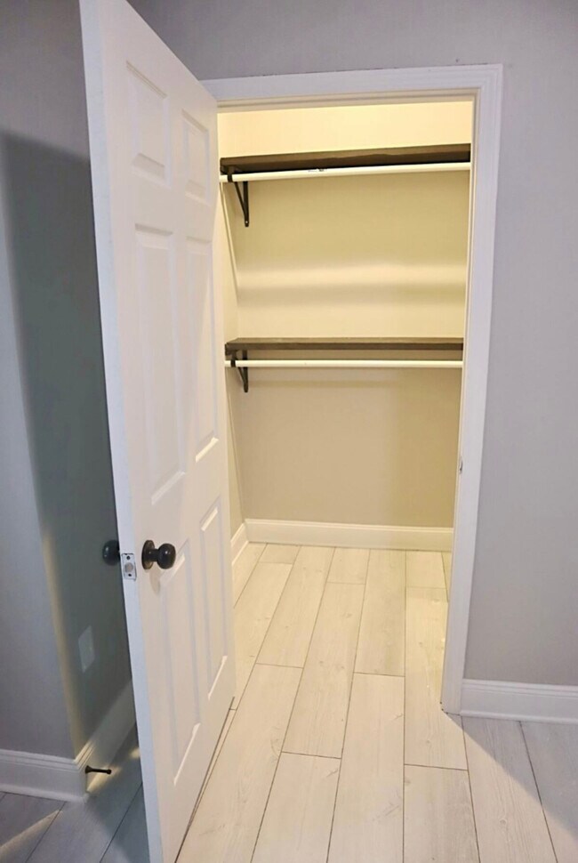 Building Photo - 1927 Louisiana Ave