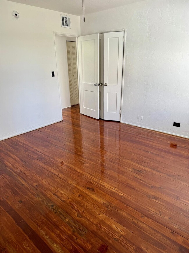 Building Photo - 3000 Granada St