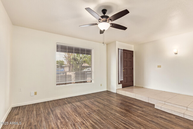 Building Photo - 1840 W Navarro Ave