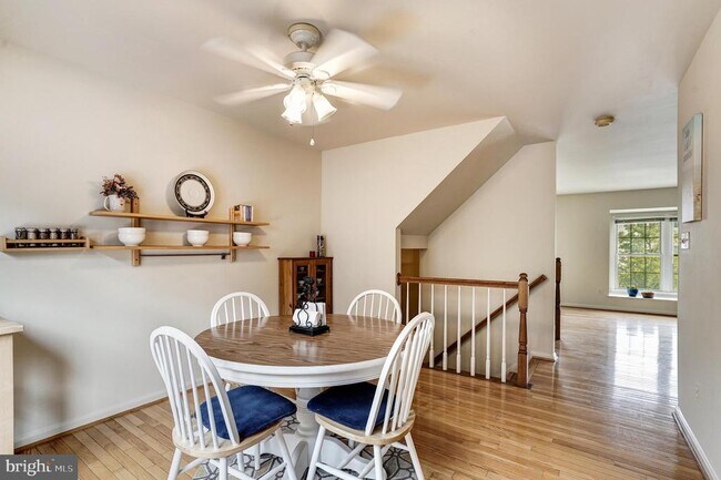 Building Photo - 5518 Sully Lake Dr