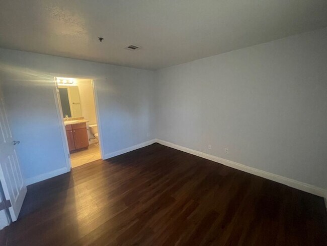 Building Photo - AWESOME 2 BEDROOM  CONDO NEAR STRIP W/ VIEWS AND OVERLOOKS POOLS!!!!!!