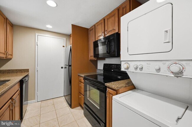 Building Photo - 1530 Key Blvd