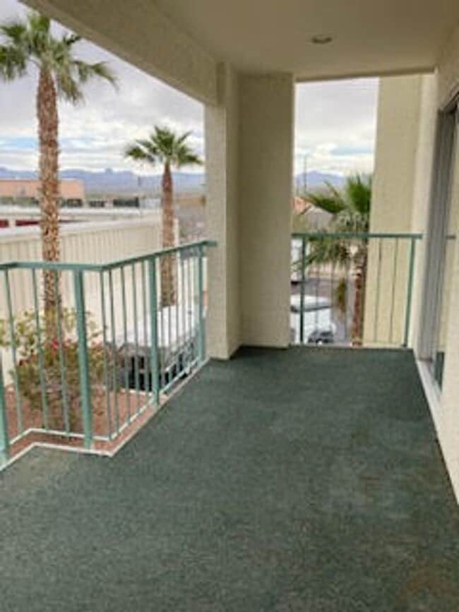 Building Photo - 3550 Bay Sands Dr