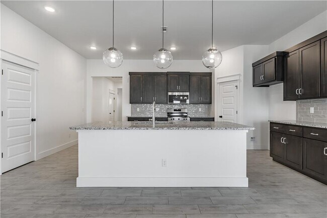 Building Photo - 800 Lewis St