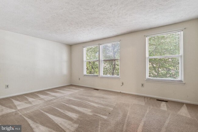 Building Photo - 15023 Oak Crest Ct