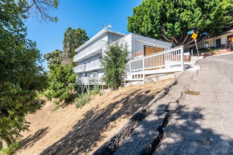 Building Photo - 3615 Sunswept Dr