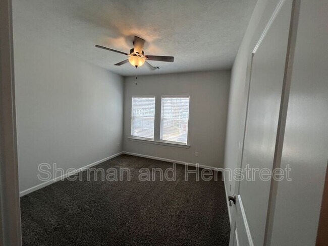 Building Photo - 2026 Lotus Dr