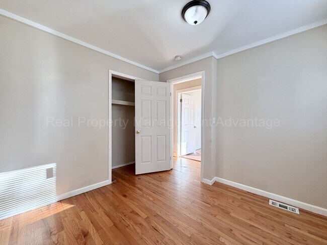 Building Photo - Solid Brick and Renovated with New Kitchen and Two Full Baths!