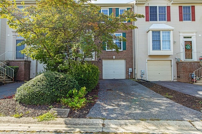 Building Photo - Charming Limestone Hills West Townhome - C...