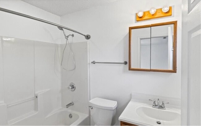 Building Photo - 935 Natasha Cir
