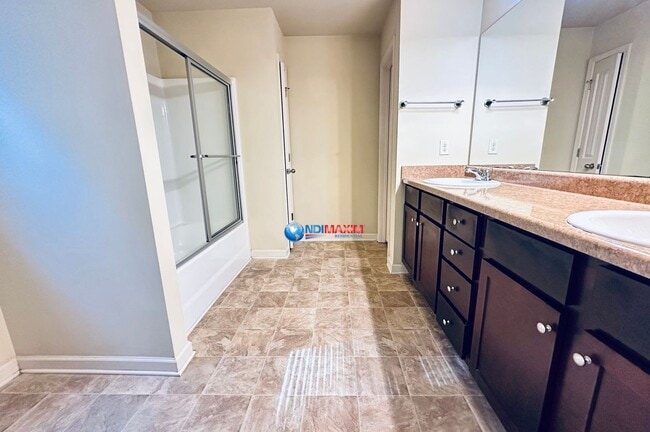 Building Photo - Spacious 4-bedroom house in Lawrenceville