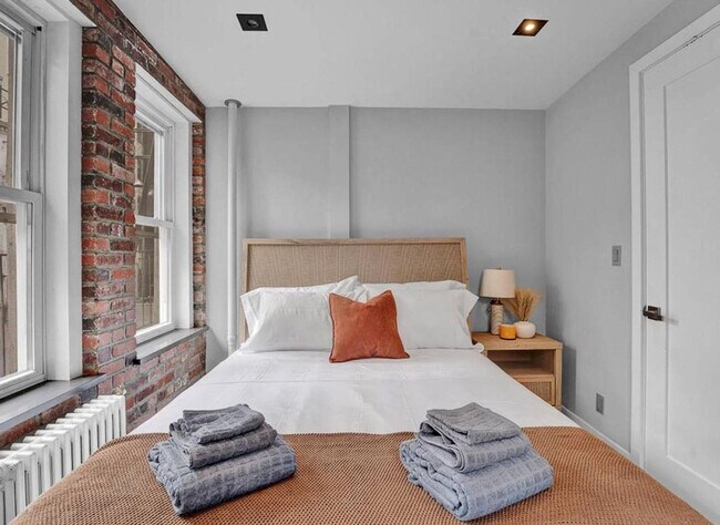 Building Photo - 416 W 46th St