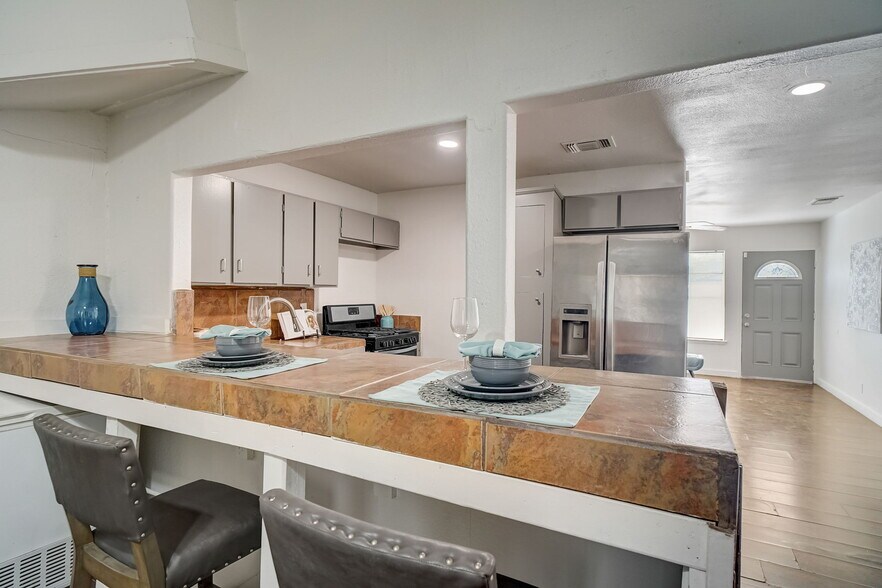 Kitchen - 4815 Castle