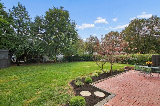 Building Photo - 1701 Moreland Dr