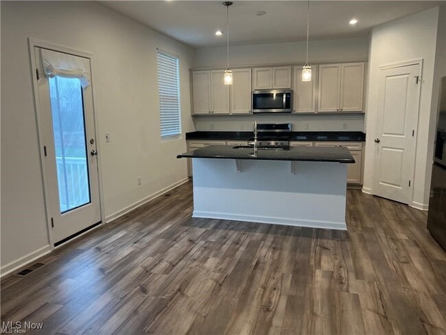 Building Photo - 63 Woodhull Cir