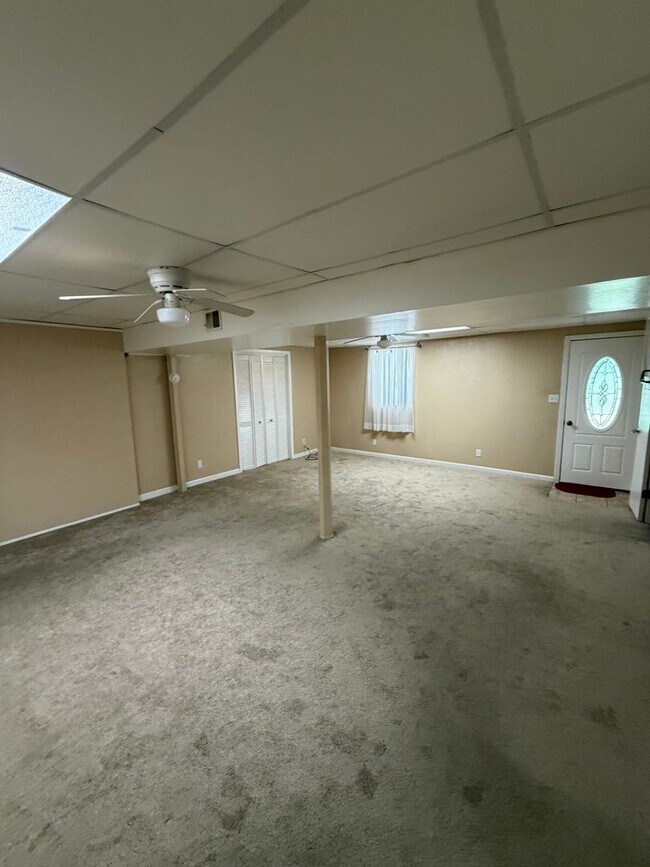 Building Photo - 160 E Regent Dr