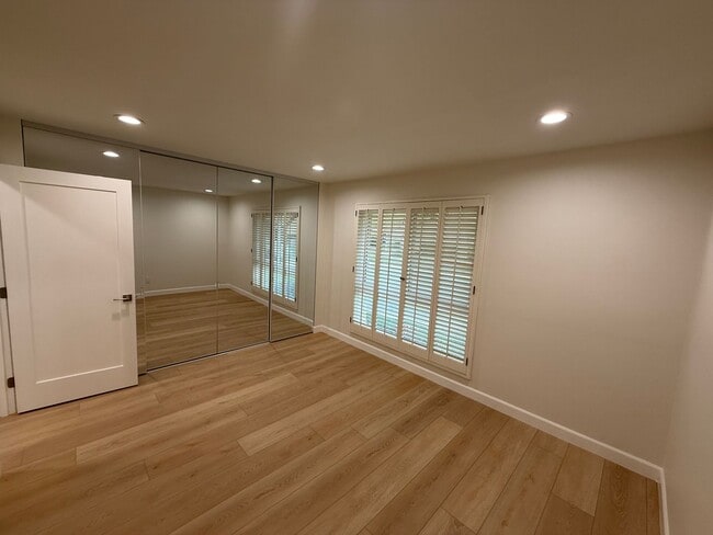 Building Photo - A New El Dorado II just waiting for You