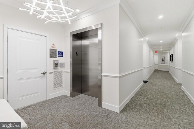 Building Photo - 700 Mount Airy Ter NE