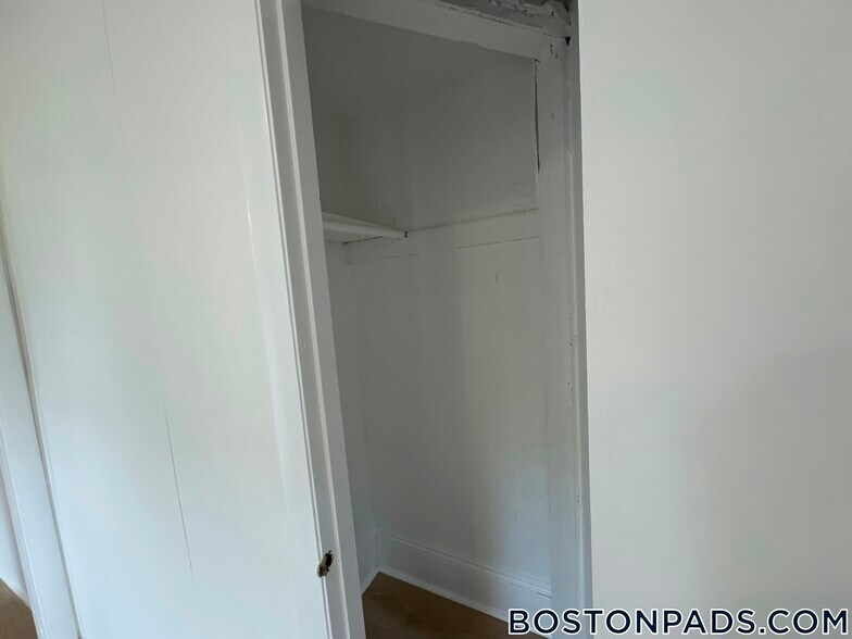 Building Photo - 44A Joy St