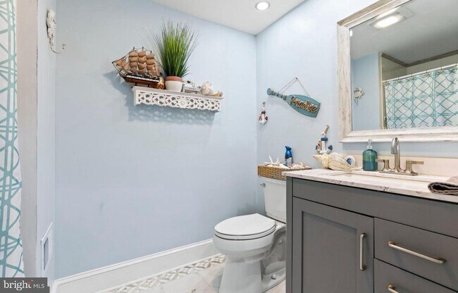 Building Photo - 234 Howell St