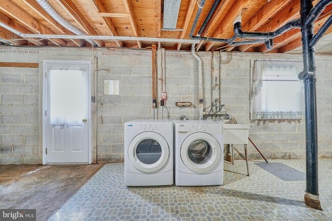 Building Photo - 9516 Bonair Dr