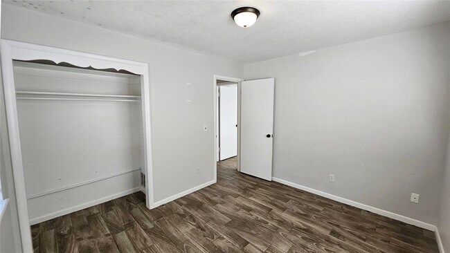 Building Photo - 1220 N Warren Ave