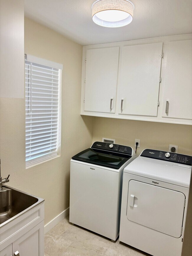 Building Photo - 8626 W Greenbrian Dr