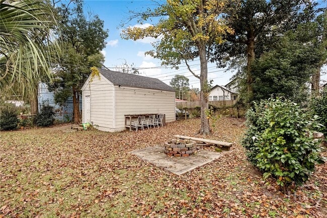 Building Photo - 725 E 53rd St