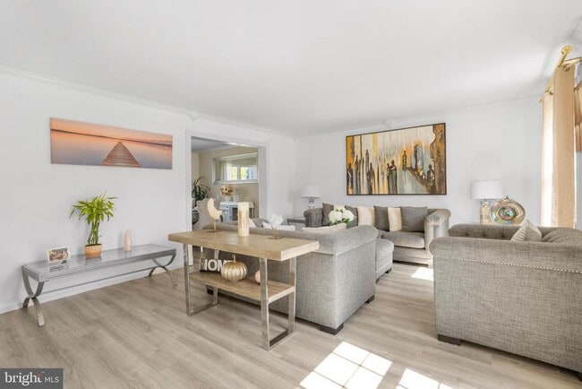 Building Photo - 5 Greenleigh Cir