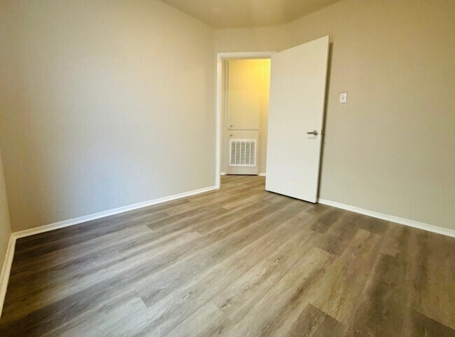 Building Photo - 11754 Spring Song Dr