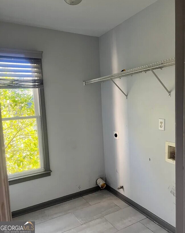 Building Photo - 3335 Prairie Dr