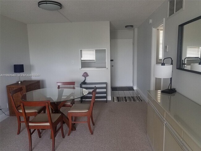 Building Photo - 1731 SE 15th St