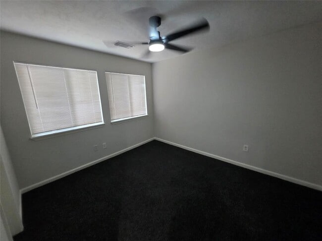 Building Photo - 5026 Birchmont Dr