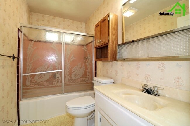 Building Photo - 1924 Sequoia St