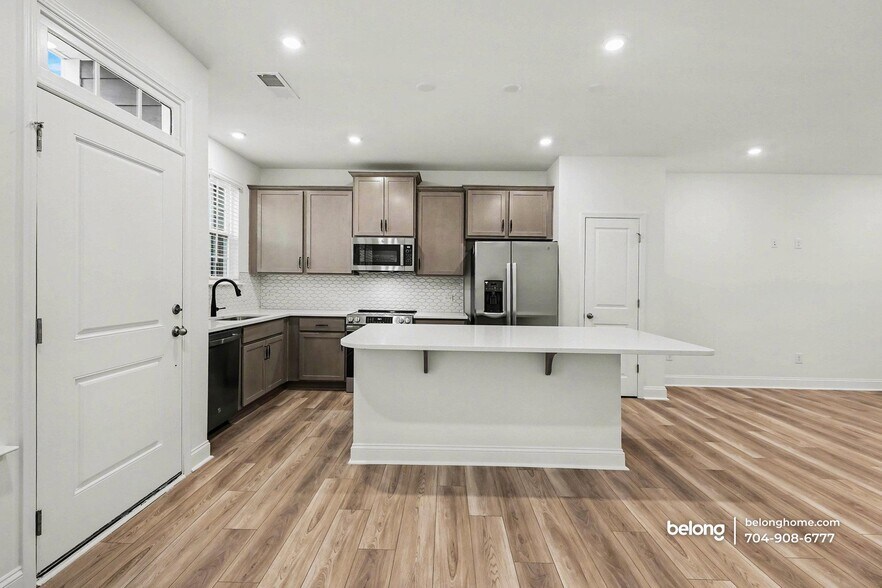 Building Photo - 2911 Herringbone Rd