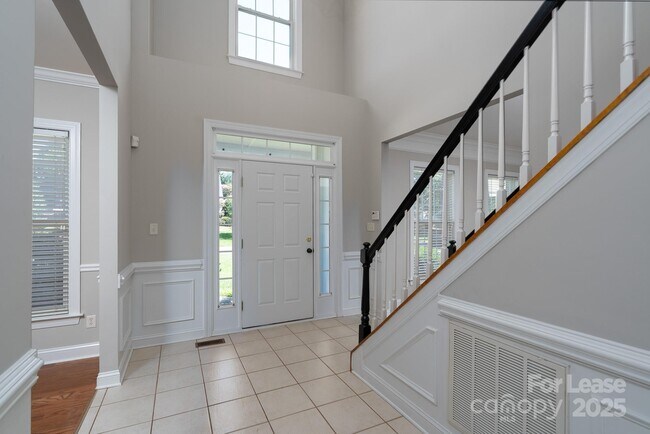 Building Photo - 604 Queenswater Ln