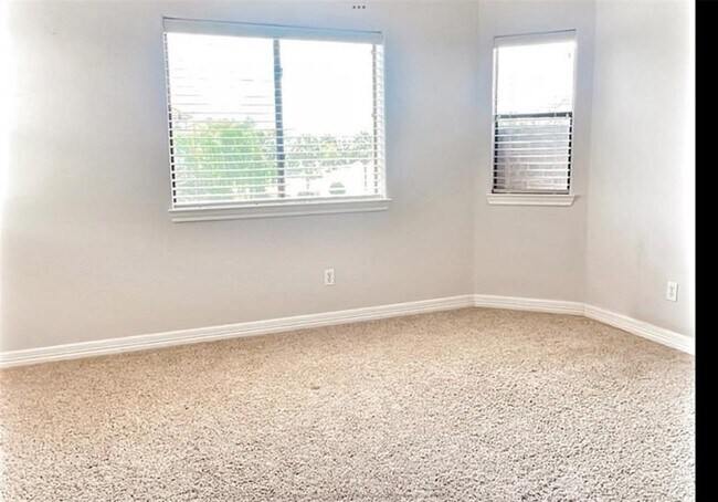 Building Photo - 18422 Windsor Lakes Dr
