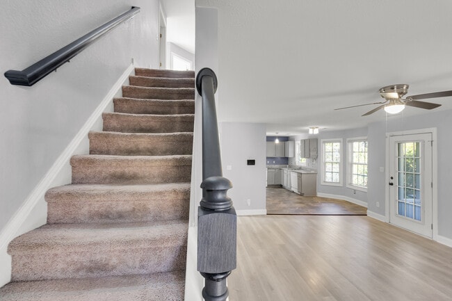 Building Photo - 109 Trinity Dr