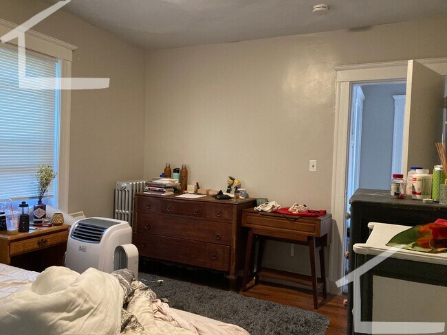 Building Photo - Nice 2 bed in JP