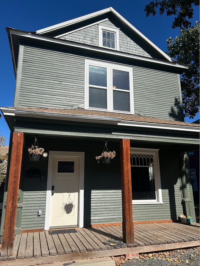 Primary Photo - Stunning Remodeled 4 BR in North Missoula