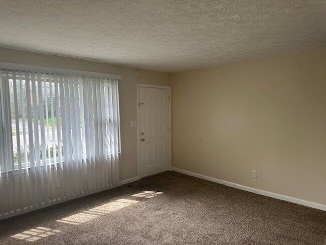 Building Photo - Nice House in Garden Springs! Off-Street Parking, Convenient Location, Pets Ok!