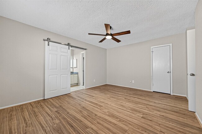 Building Photo - 5346 King Richard Dr