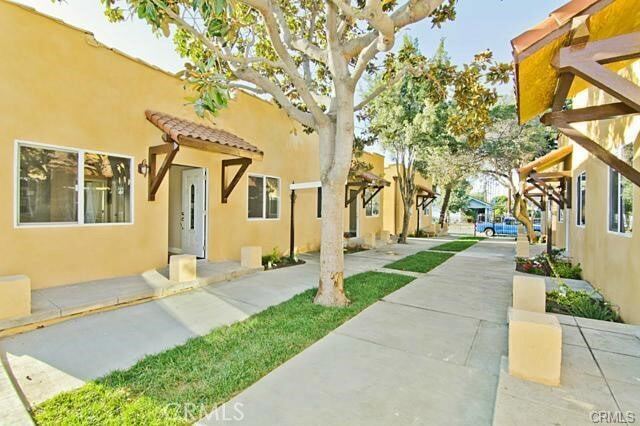 Building Photo - 626 W 59th Pl