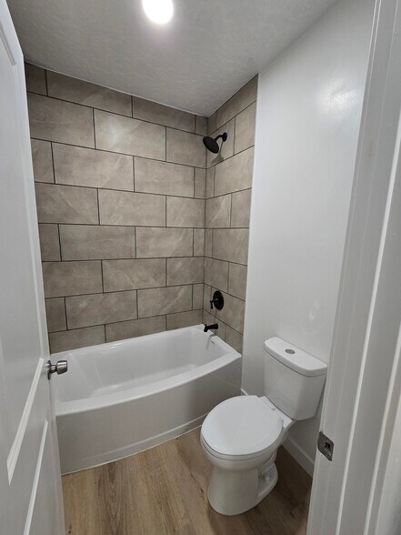 Building Photo - 844 W Fallow Dr