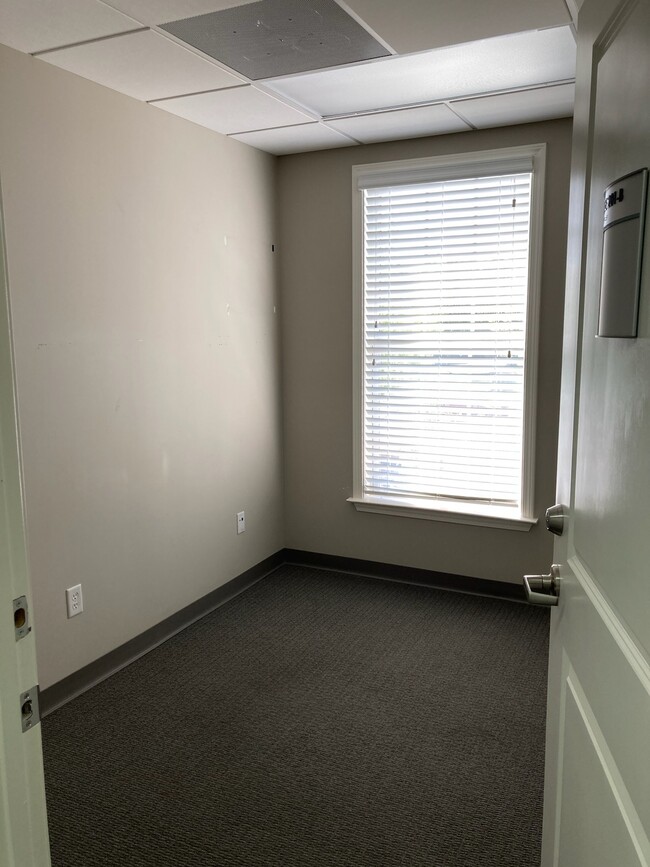 Building Photo - 6814 Crumpler Blvd