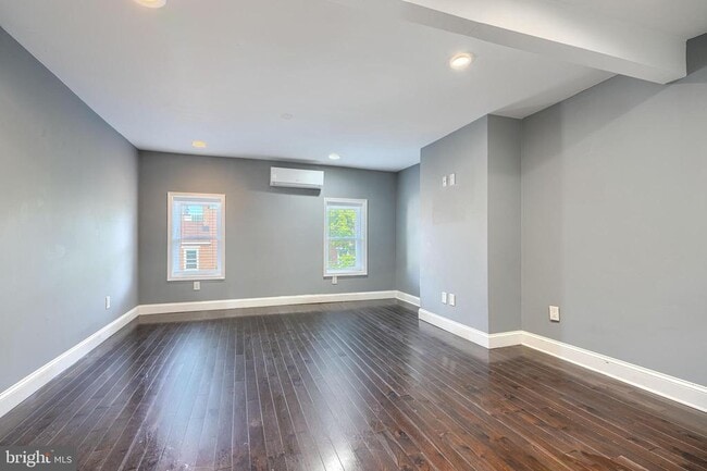 Building Photo - 1106 Battery Ave
